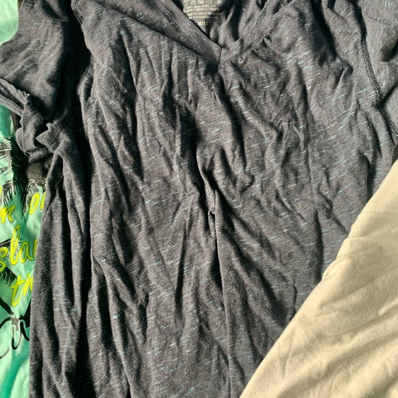 Variety of shirts - Picture 4 of 5